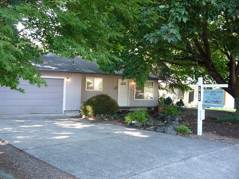 1st image of 416 NW Merle Dr