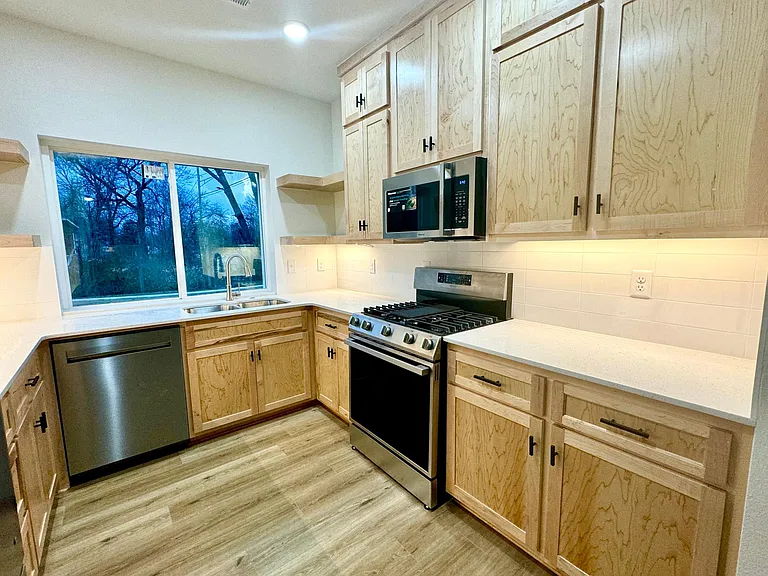 2279 W Wedington Dr — Photo 3