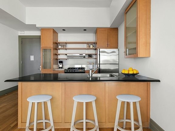 3rd image of 125 Court St APT 3NH