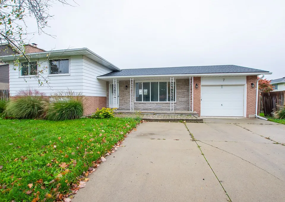 7 Sherwood Forest Trl