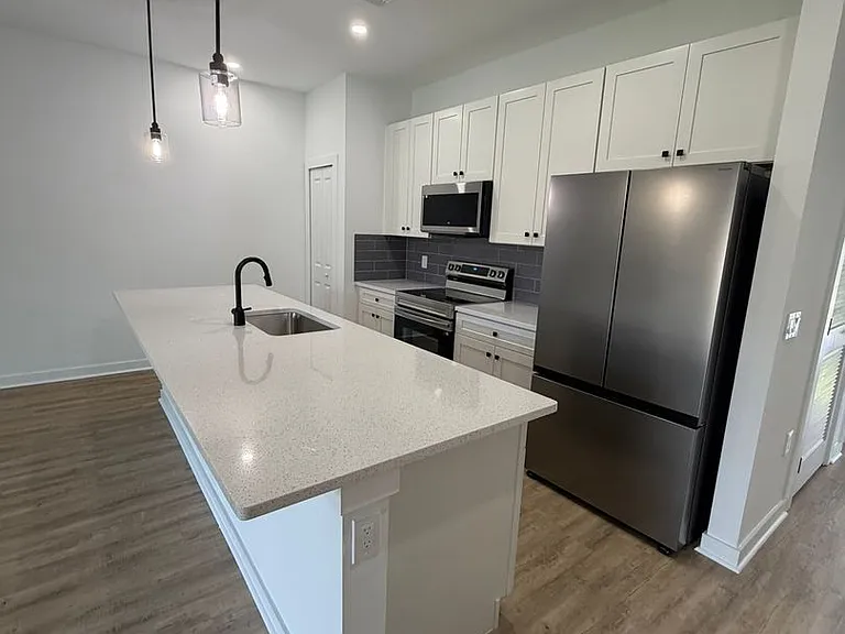 2434 Quentin Ave S — Photo 1