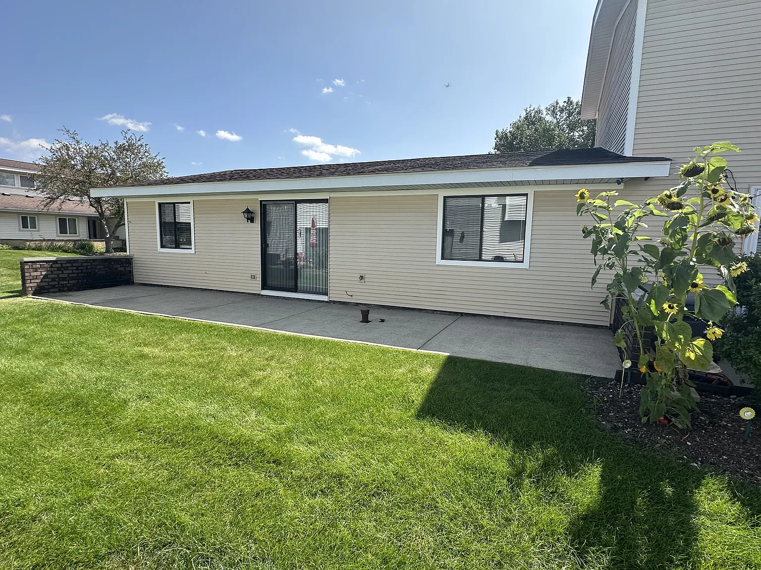 2 bed, 1096 sqft, $2,100 — Photo 4