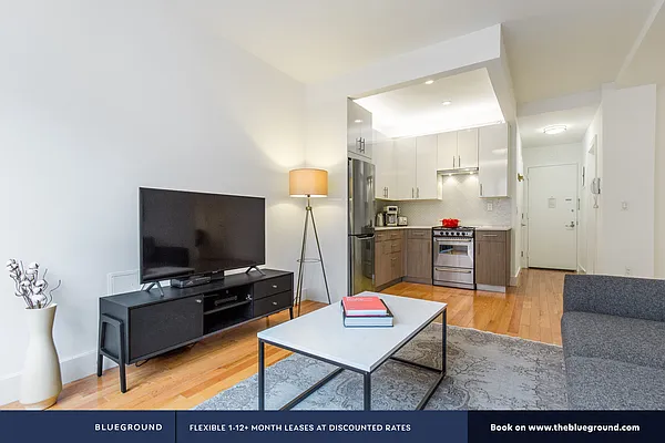 Rented by The Blueground | media 25