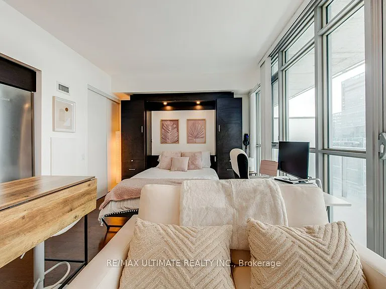 375 King St W #2710 — Photo 13