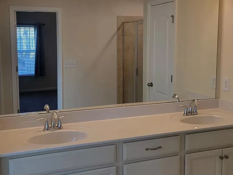 107 Dellbrook Streetunit E — Photo 12