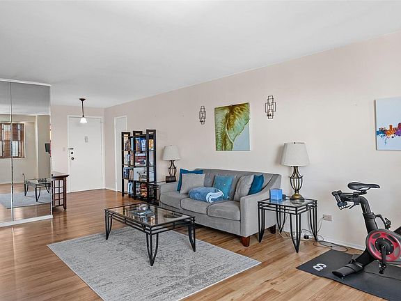 4th image of 4466 W Pine Blvd APT 17G