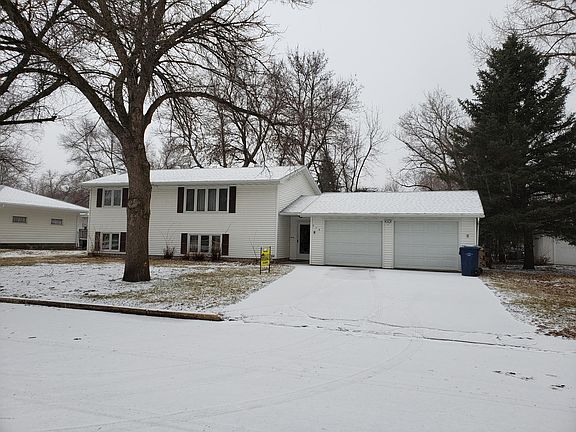 2nd image of 717 2nd Ave NE