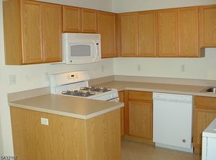 165 Falcon Ridge Way N, Hamburg, NJ 07419