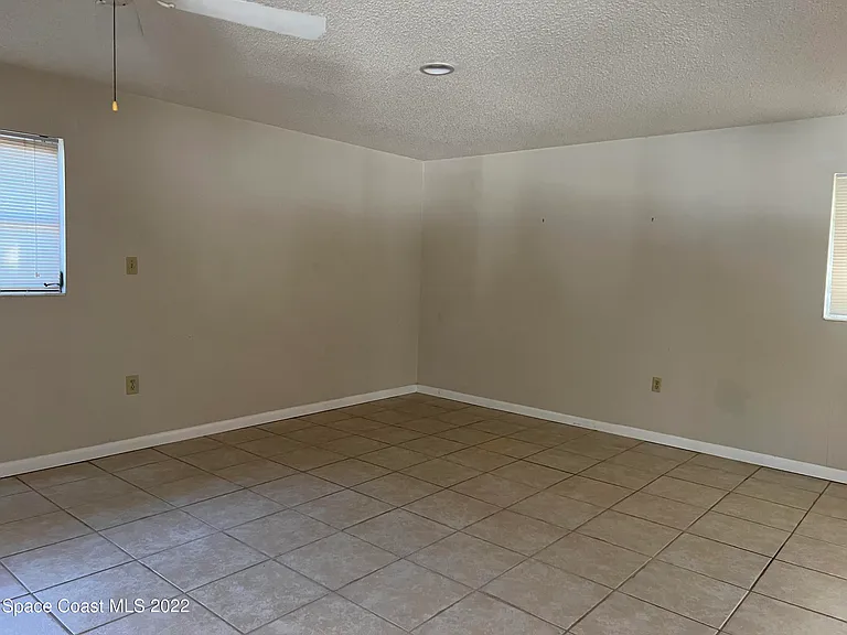113 Medina St — Photo 9
