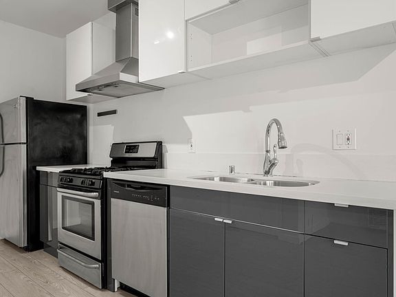 4th image of 4018 Monroe St #4022