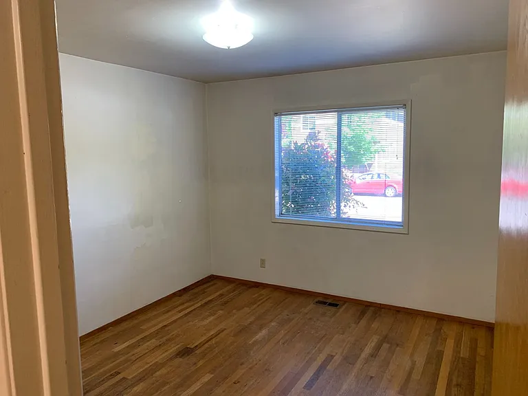 420-422 NW 8th St — Photo 5