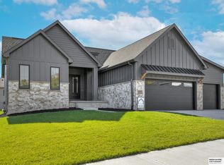 20611 Hartman Ave, Omaha, NE 68022