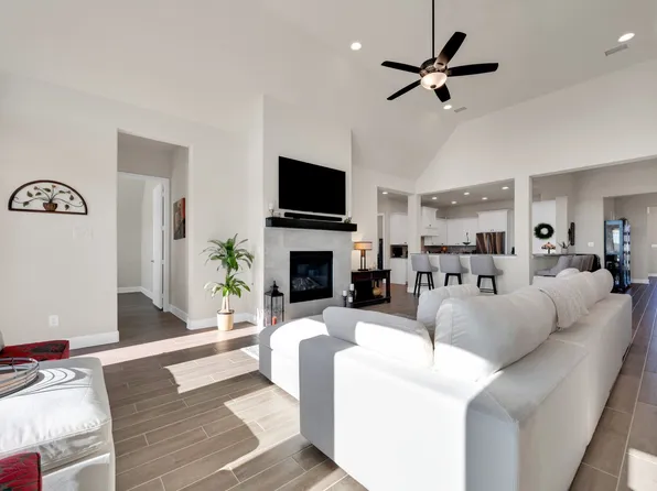 837 Peppervine Dr, Waxahachie, TX 75165