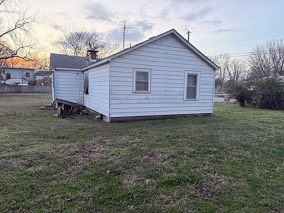 4th image of 2406 E Commercial Street