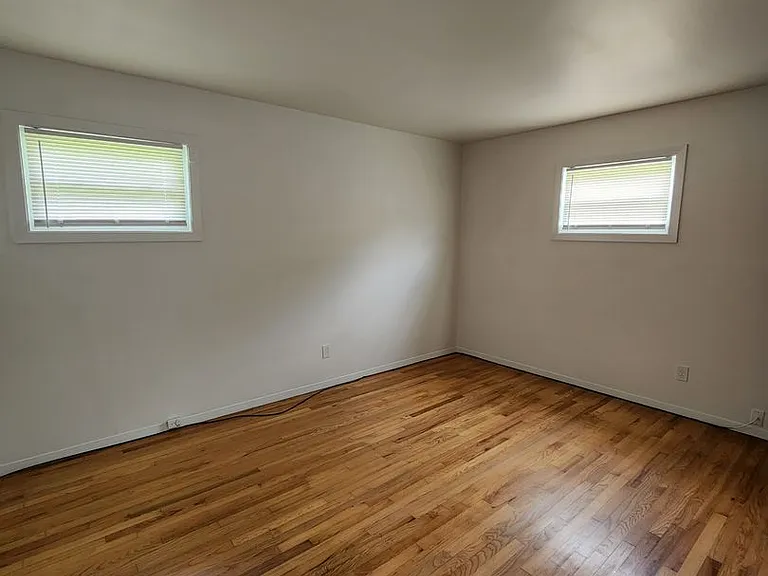 2236 Corbett Ave — Photo 2