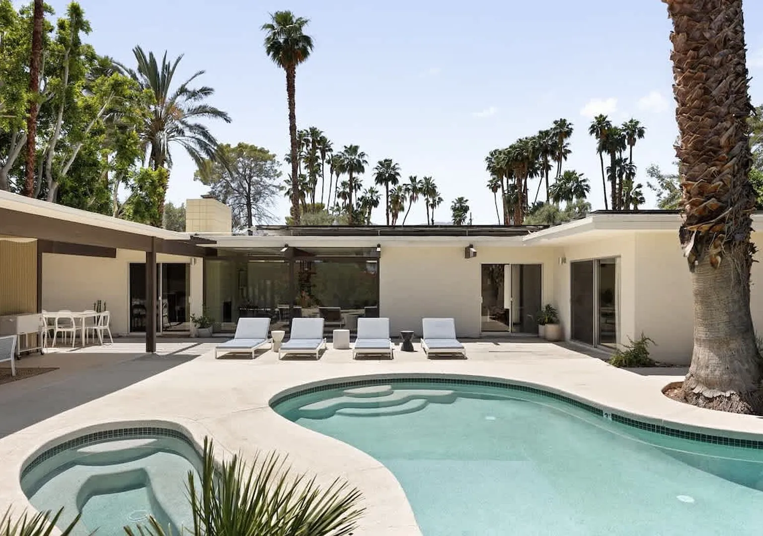Mid-Century Villa w/ Pool, Near El Paseo Shopping — Photo 1