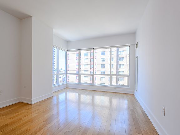 3rd image of 350 W 42nd St #18S