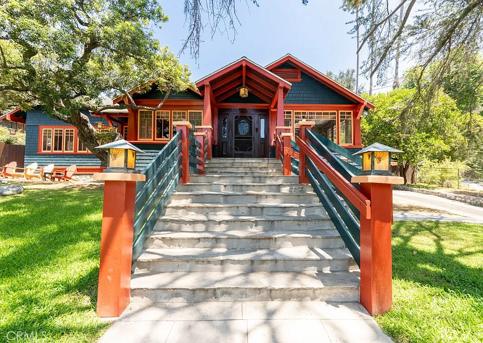 89 E Alegria Ave