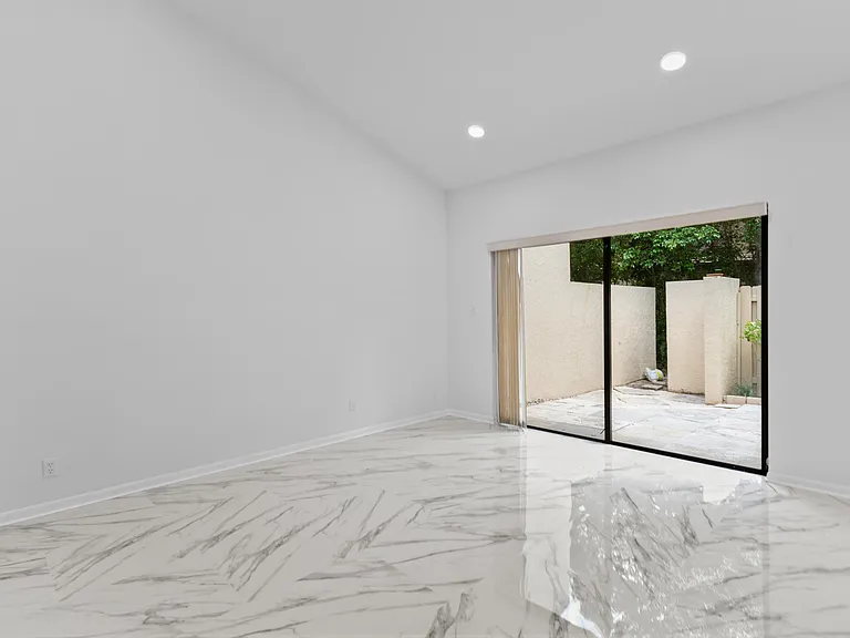1400 NW 9th Ave #B-14 — Photo 16