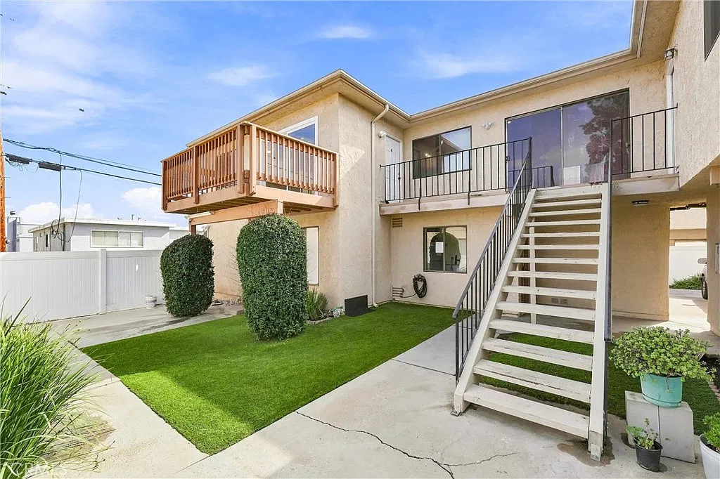 3 bed, 1350 sqft, $3,200 — Photo 1