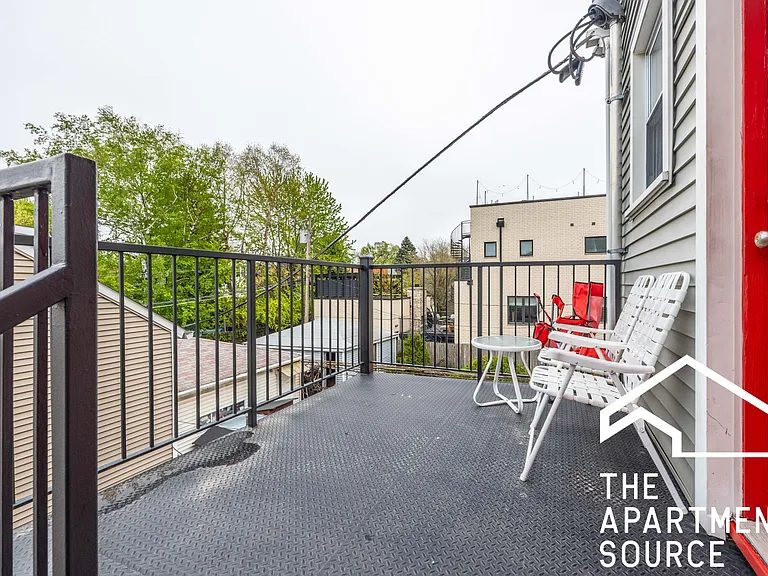 1738 W Altgeld St #2R — Photo 15