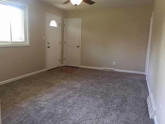 3rd image of 1014 Saint Clair Ave