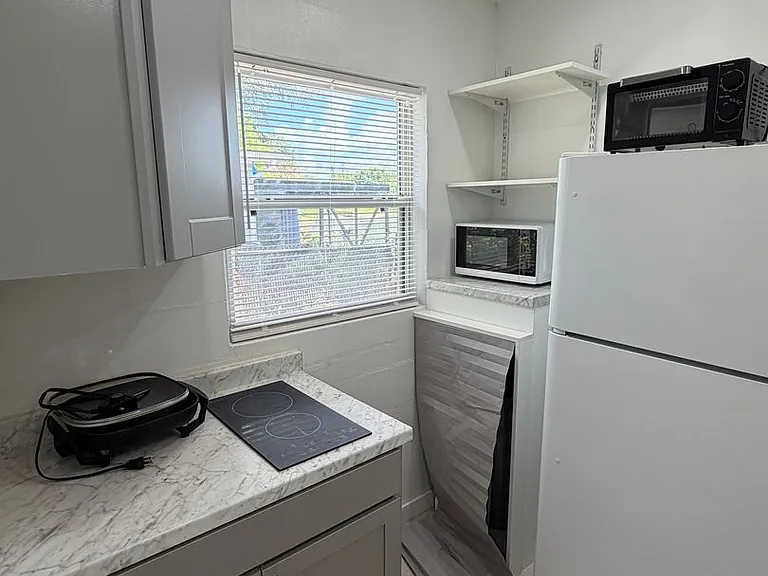 2815 Rogan Rd — Photo 9