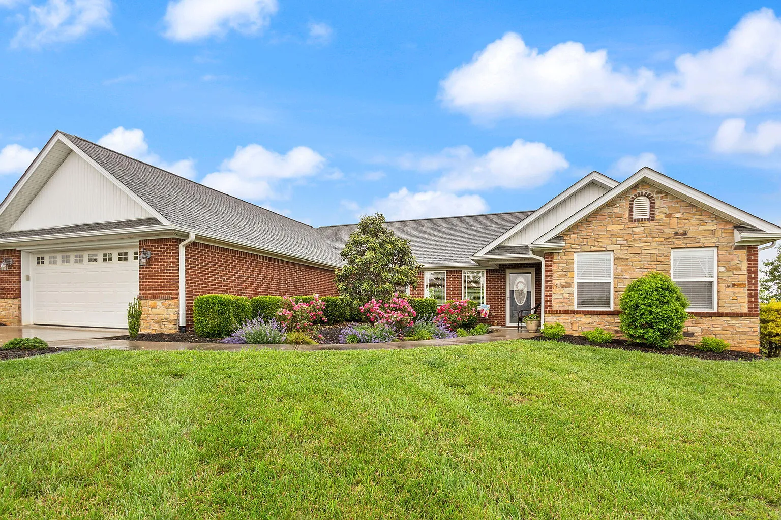 172 Natures Valley Dr photo 1