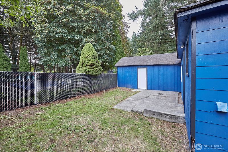 3rd image of 1504 SE Rose Road