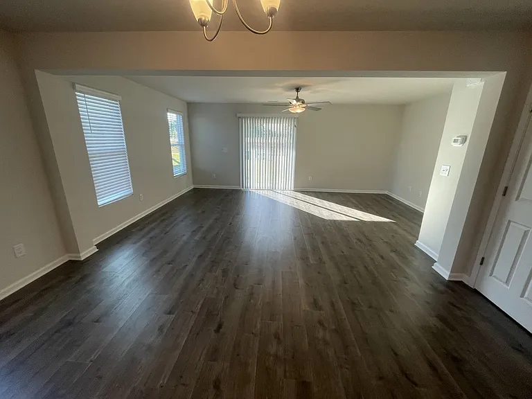1001 Peony Ln — Photo 13