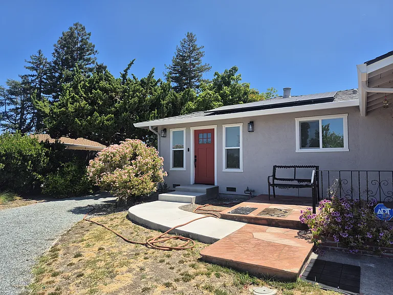 1280 Theresa Ave — Photo 2