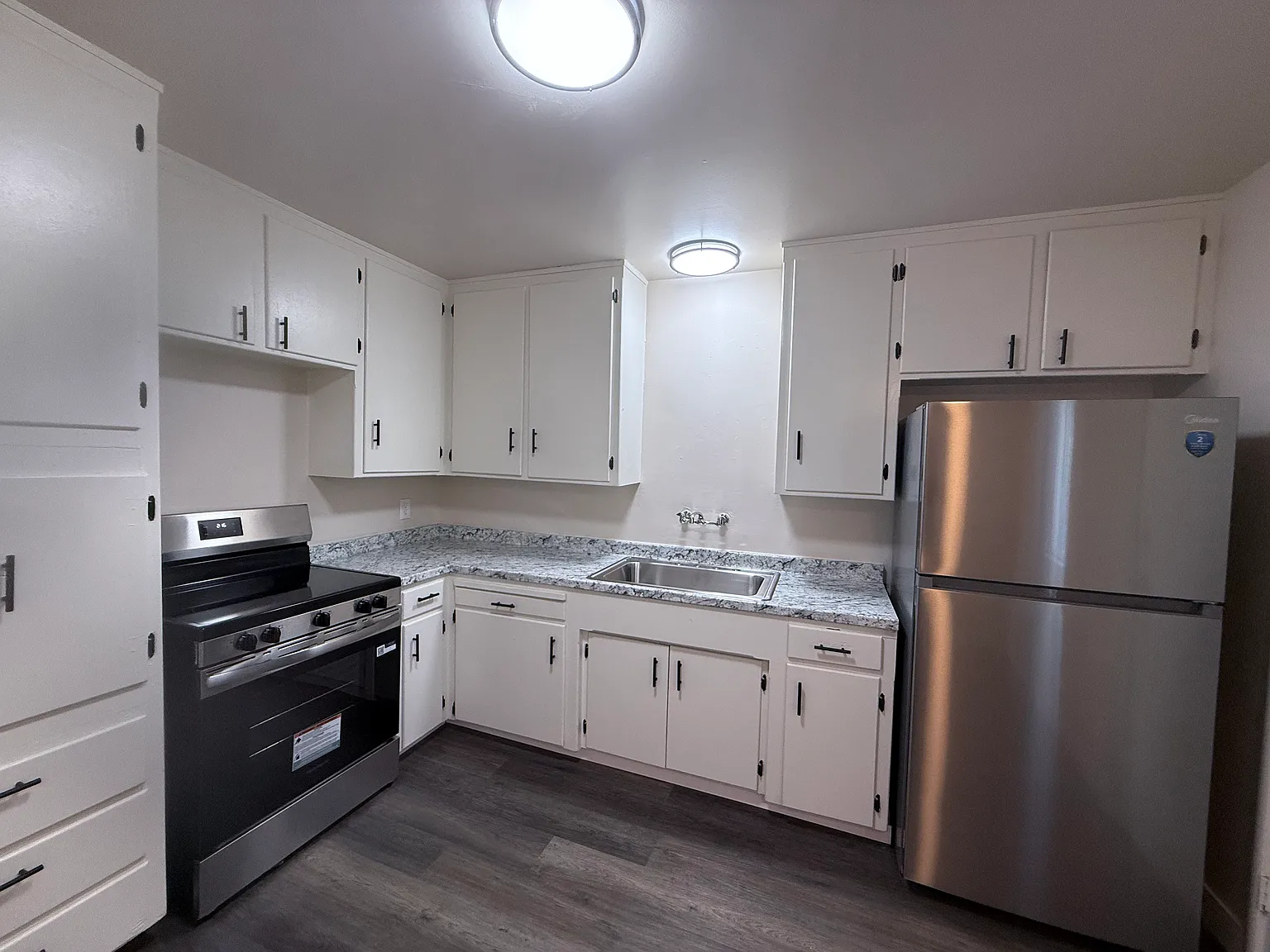 2 bed, 850 sqft, $1,345 — Photo 2