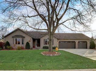 202 E Verleen Ave, Waunakee, WI 53597