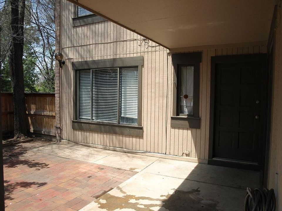 Entrance courtyard