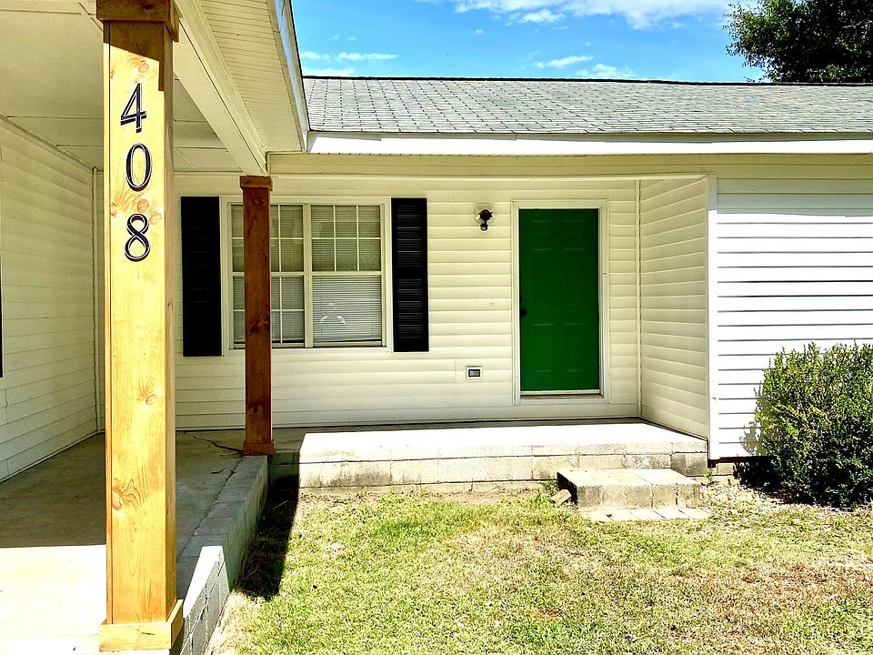 Front entrance with wood columns