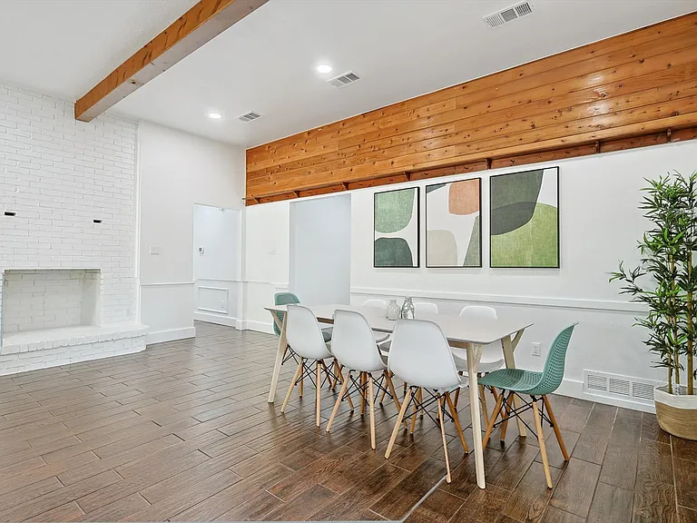3322 Darby Ln — Photo 25