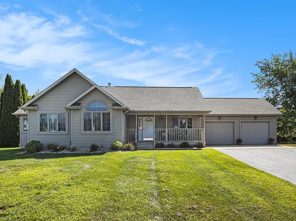 56455 Buffalo Dr, Three Rivers, MI 49093