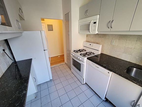 5th image of 137 E 29th St APT 5C
