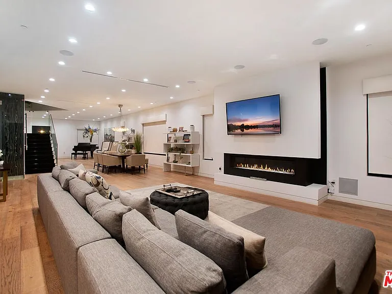 736 N Curson Ave — Photo 14