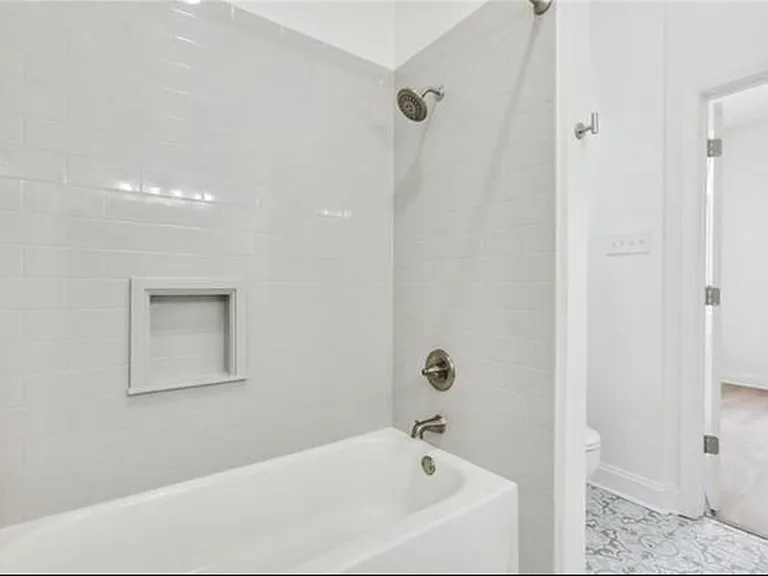 2322 Chippewa St — Photo 11