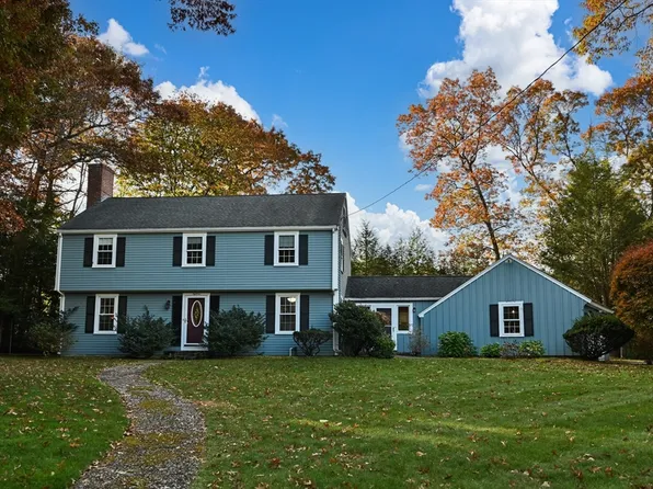 18 Fletcher Rd, Lynnfield, MA 01940