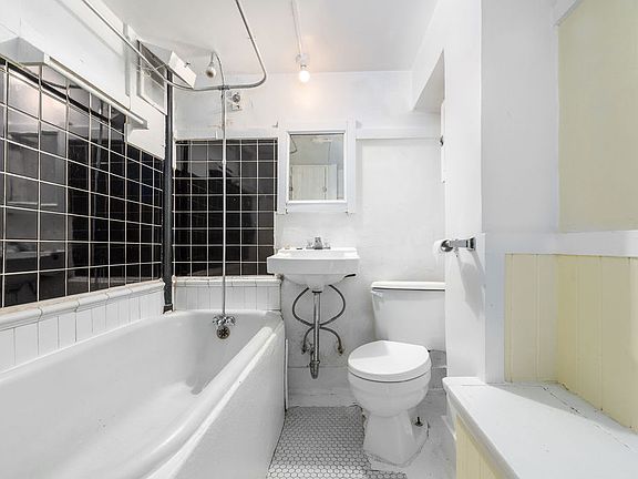 4th image of 1086 Bute St #12