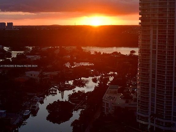 5th image of 16445 Collins Ave APT 1528