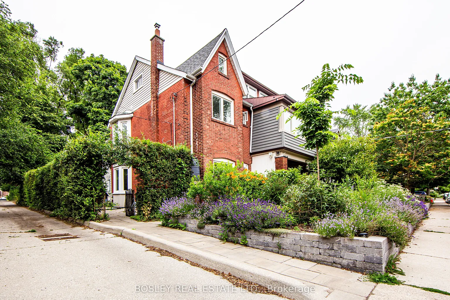 2 Dawson Ave photo 1