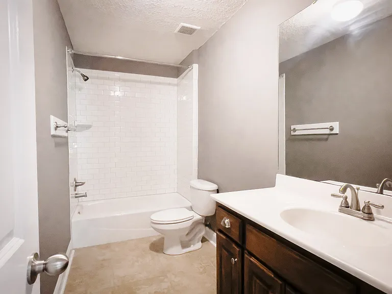 1626 Oxford Pl — Photo 9