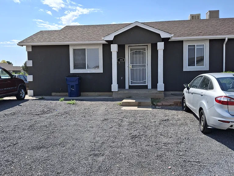 908 S Harmony Dr — Photo 2