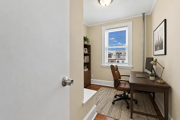 Office, photo 1