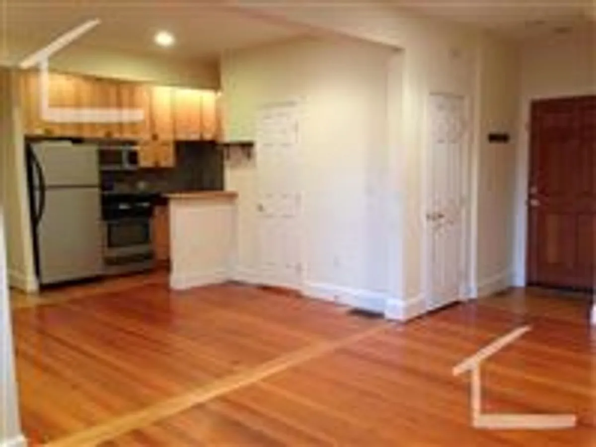 Building Photo - 158 Winthrop Rd #1