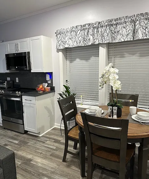 325 Pendleton St NW — Photo 3