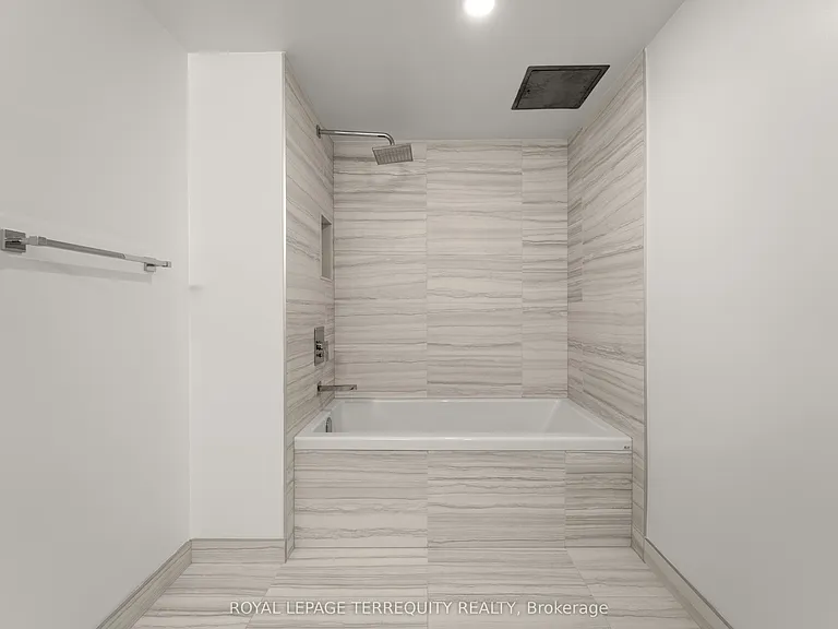 160 Kingsway Cres #213 — Photo 17